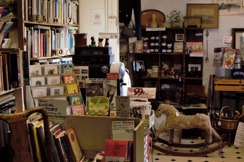 londonbooks:Osterley Bookshop, TW7. This is the first bookshop I’ve visited that sells eg