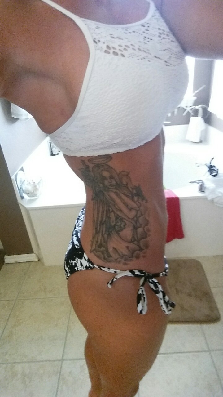 kinkymedic:  Sun and pool time today :)