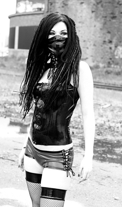 cybergoth-girls:  Cybergoth girl http://cybergoth-girls.tumblr.com/