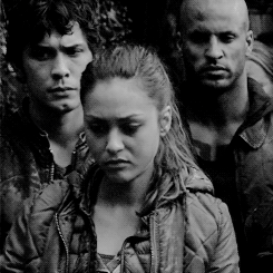 stewartmary:#bellamy moving closer to raven as the ritual began #standing behind her before it start