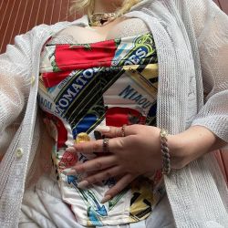 billieeilishdaily:Billie Eilish: yes, I know adult photos