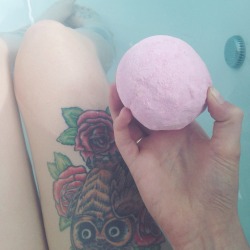 forthefallentacos:  joe treated me to some lush stuff to help me feel better and today I tried twilight 😍
