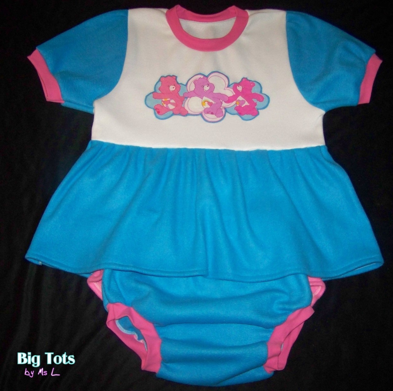 huggiesandkisses:  bbybrr:  Care Bears!  I have a bib made of the fabric in that
