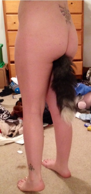 wakogeek:  Finally tried out my tail and omfg I love it!!!  Wako this is SO CUTE! We NEED to shoot this! <3