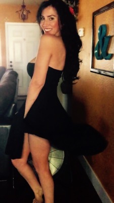 jenniselfies:  a black dress