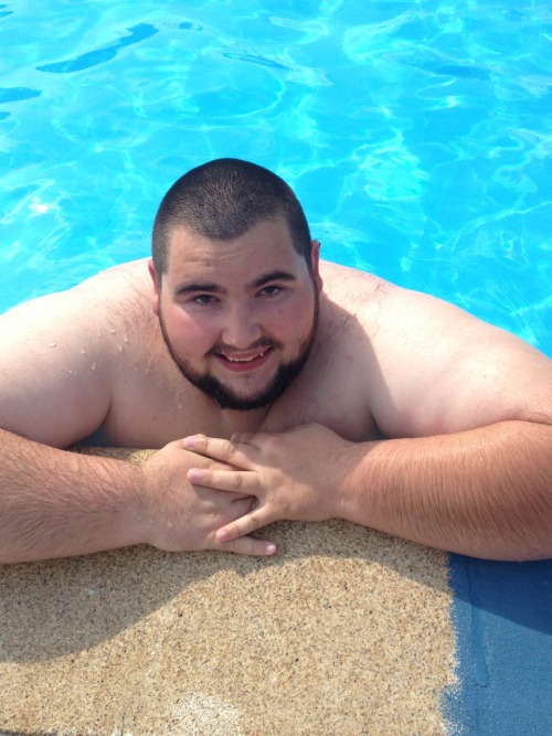 chubbyaddiction: kingpokeypanda:  Swimming!  Mhmm, more of these cute pool teddies…