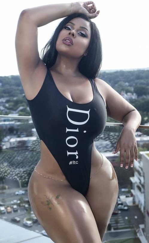 fletchertrowan:  addicted2curvez:  #lovethemcurvez   Lena Chase 
