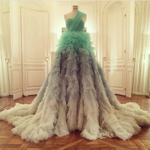 Oh. Em. G. Having a serious fashion moment right now. Can we please work the bottom half of this Gia