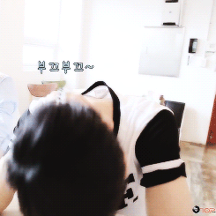 jeonwoof:  flustered byunghoney ( *´艸`) 