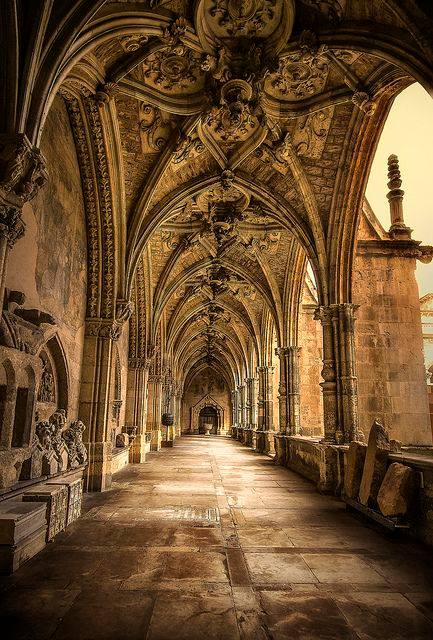 ancientorigins:Santa María de León Cathedral,