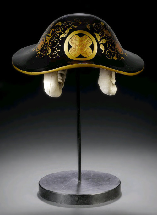 japaneseaesthetics:‘Roiro Lacquer Inlaid 'Jingasa’ (samurai war hat). Meiji Period (abou