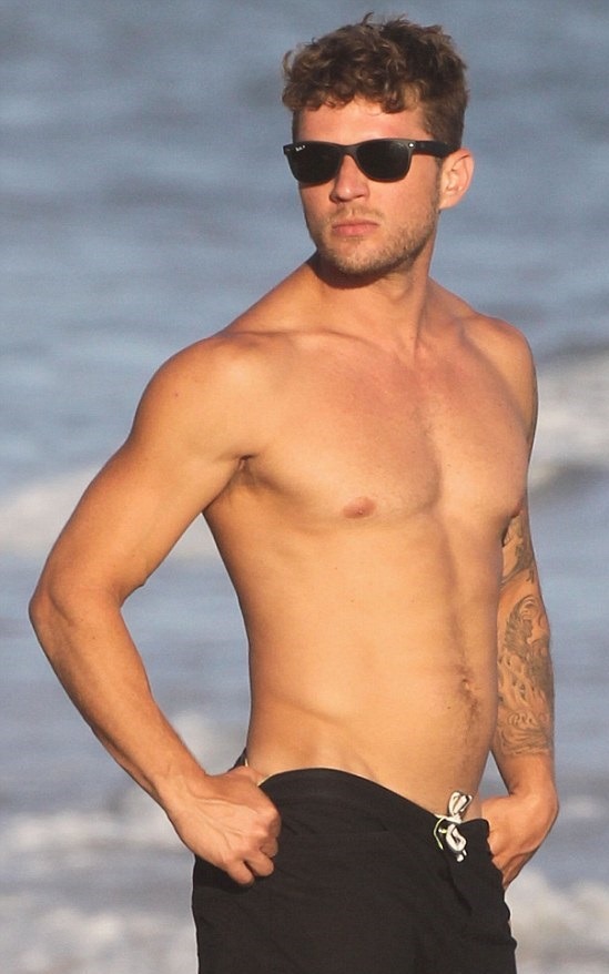 thedailyedition:  The Daily Edition - Out &amp; About the sexy Ryan Phillippe