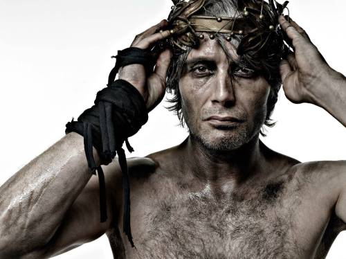 moosefeels:laureljupiter:insomniabug:gallusrostromegalus:signalrun:starbuckripley:Mads Mikkelsen i’m