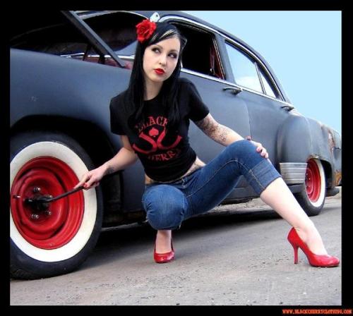 girls-n-cars:  > > girls-n-cars < < 