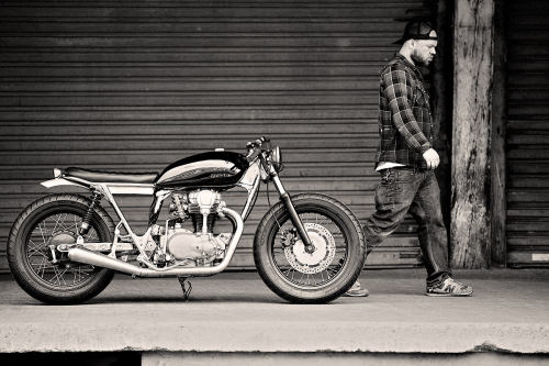 Sex caferacerpasion:  Tremendous Kawasaki W650 pictures