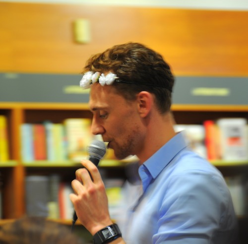 livlovesstuff:  nopenotherenow-deactivated20210:  PART 3 // Tom Hiddleston - Signing at Kinokuniya Sydney [9 Oct 2013]   Do not steal my images. They are un-watermarked for your pleasure.  White Flower Crown made by fantasmaglorious  Thomas, you