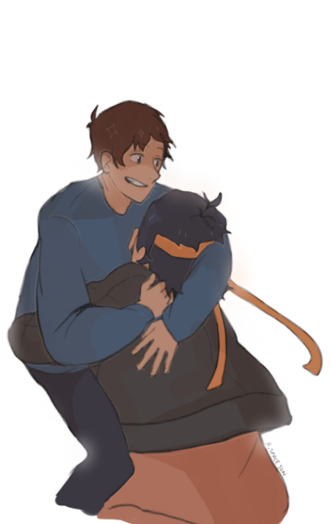 alienspaceson:  Lance + 4 hugsThe chin on shoulder hug, hug from behind, koala hug, and the PIDGE-YOU’RE-SO-TINY-LEMME-AT-IT-hug. 