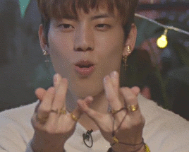 damn-it-sungyeol:Dongwoo’s perfect hands