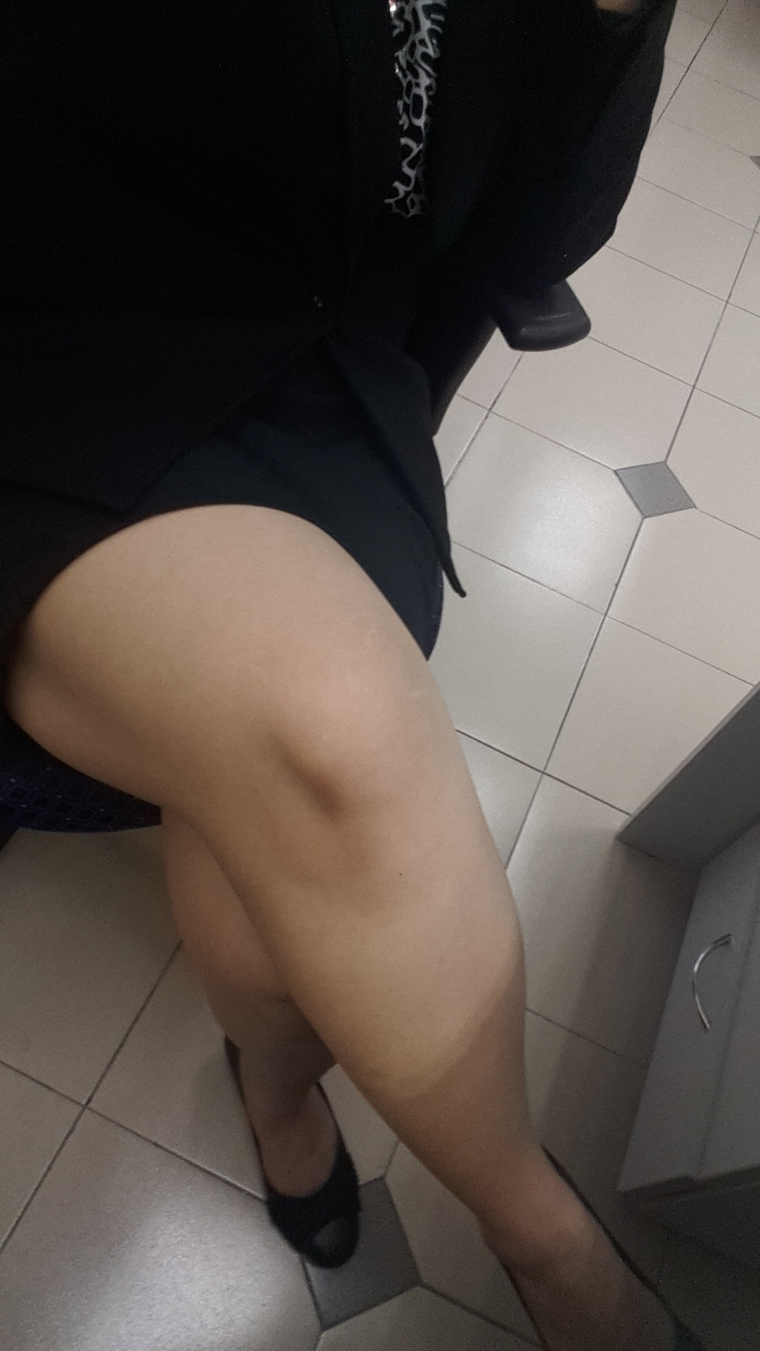 a-teasing-slut:  Again, what am I doing if not being a bit naughty at the office