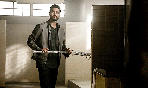 tl-hoechlin:  Is this yours?  ∩(︶▽︶)∩