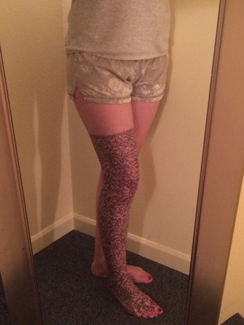 b11d:Instead of harming myself tonight I covered my “fake” leg with the words NOT REAL. 
