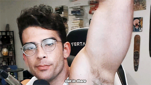 gaybuckybarnes:“Can I smell your armpit after you workout?” Hasan Piker on Twitch