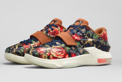 savcreeps:sneakerwars:  NIKE KD VII EXT FLORAL