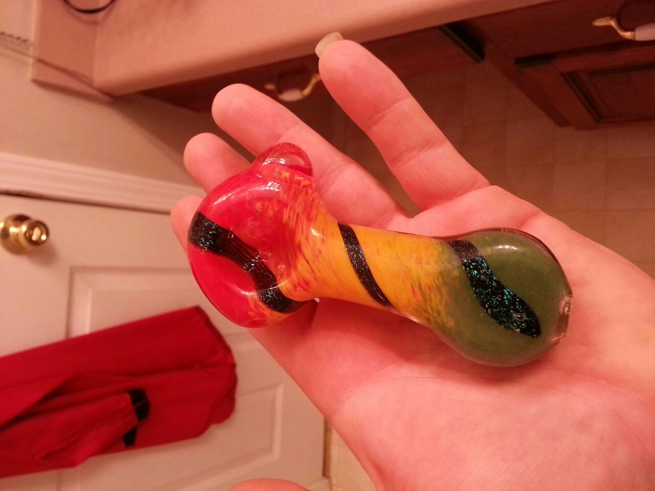 Got me a new glass piece finally and yes I have huge hands so it&rsquo;s pretty