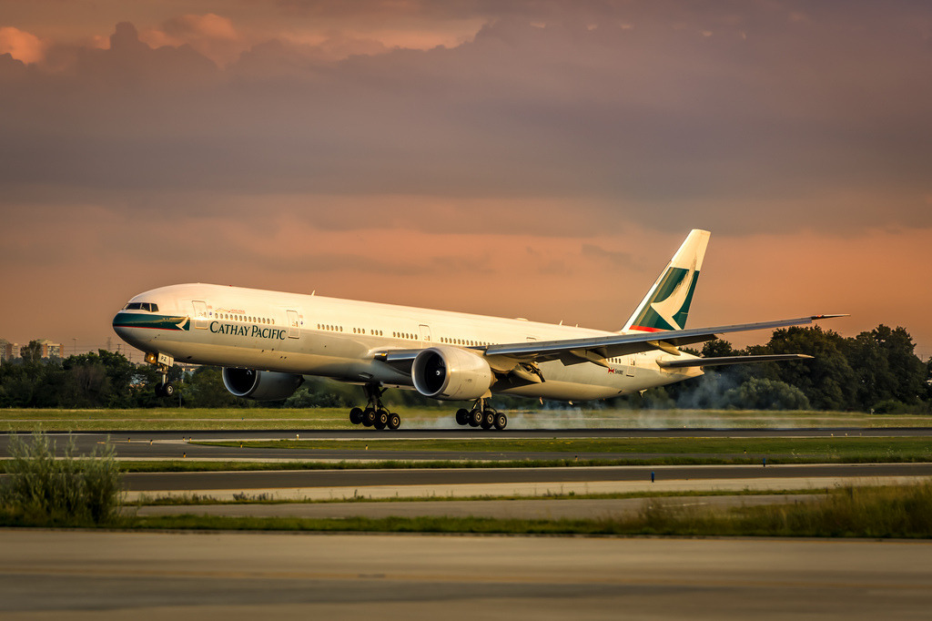 The fading light paints the side of this Cathay Pacific Boeing 777 quite nicely. Photog/pilot AJ Bufalino nails the shot as usual. Used with permission.