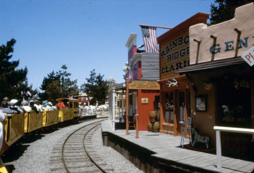 gameraboy:The Disneyland Mine Train passing through Rainbow Ridge