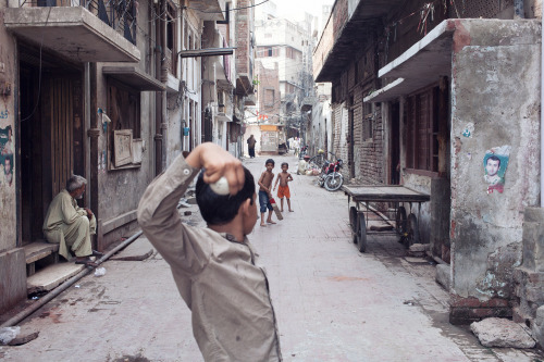 jfpetersphoto: Street Cricket, Lahore, Pakistan 2013