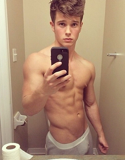 donvee:  Follow me @ http://donvee.tumblr.comDonvee