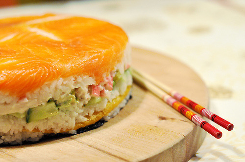 yourstruly-b:  foodluxury: Love Food? This blog is for you.   Sushi cake?