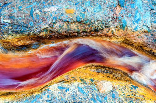 nubbsgalore:  a river runs through it. and by it, i mean a five thousand year old copper, silver and gold mine in huelva, spain that renders the tinto river alien and lava like in appearance, a result of the oxidation of iron and sulfur minerals by the