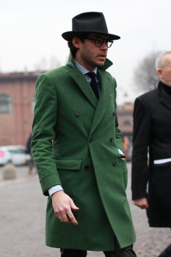 mugenstyle:  Green is a big color in my wardrobe i would love this coat! 