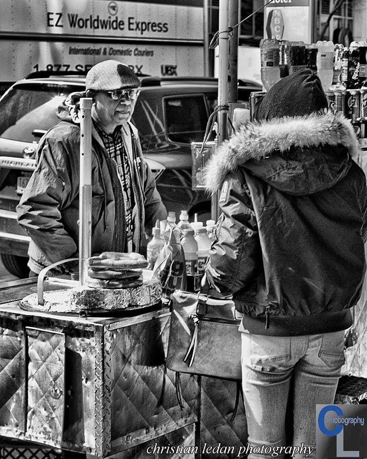 angelindiskies:
“Snack…
#bnwphotography #bnw_captures #foto_blackwhite #christianledanphotography #photography #blackphotographersunite #bnw_life #bnw_planet #bnw_society #bnw_shots #foto #streetphoto_bw #streetphotography #teamcanon #canon_photos...