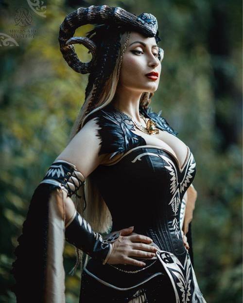 arsenicinshell:  Fairytale costume Avalaible Here