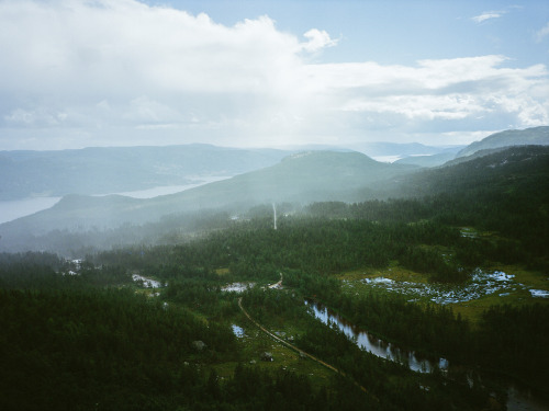 A beautiful return walk after climbing the classic Mot Sola, n6-, 8 pitches.Hægefjell, Nisseda