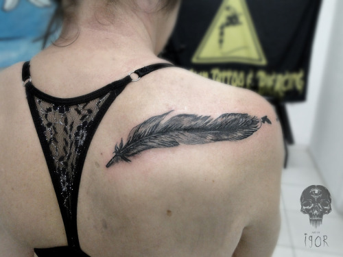 fuckyeahtattoos:  Feather tattoo by Igor Pereira instagram: @artofigor