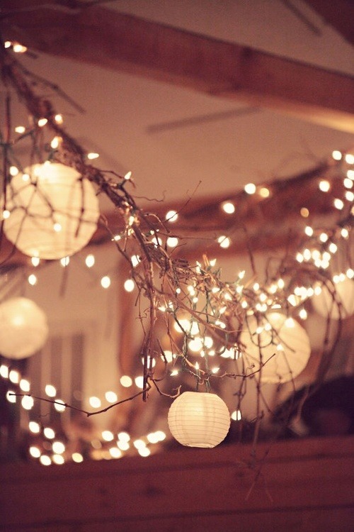 if-lose-myself-tonight:  lights… en We Heart It.  