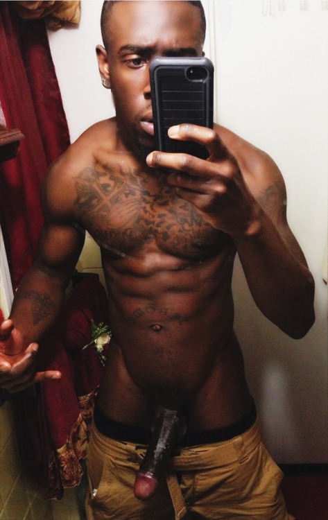 imchillnjustchilln:  lamour79:  goodbigblackdik:     I think I know him  ^^^^^^^^i wish i knew him lol^^^^^