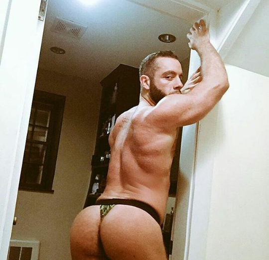 adictoalosculones:  🍑👅