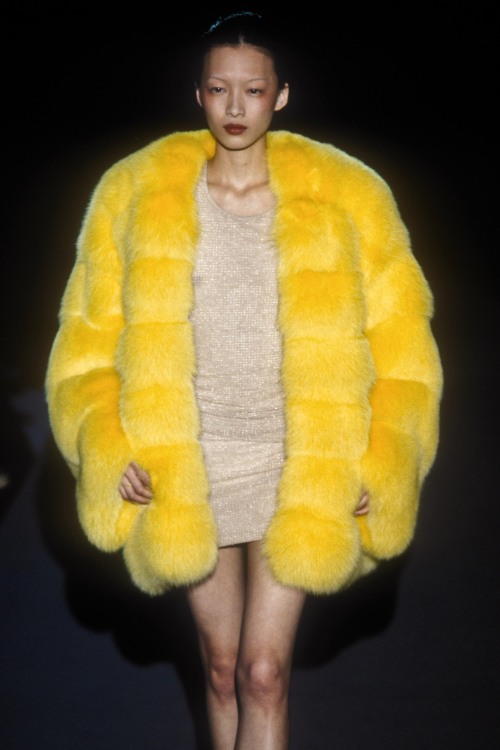 celebritycokenose:  Ling Tan @ Gucci Fall/Winter, 1997 Ready-to-Wear