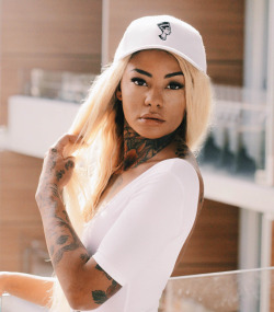 carnivourcreates:  White Nefertiti Cap -