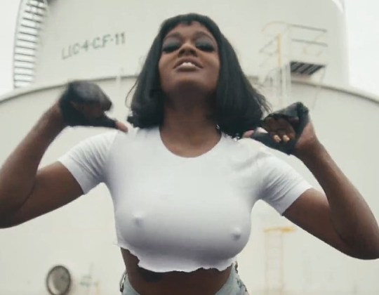 Azealia Banks Braless In Music Clip Anna porn pictures