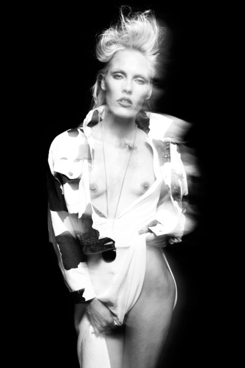 piercedcelebrities:  Lola van Vorst by Henryk Lobaczewski