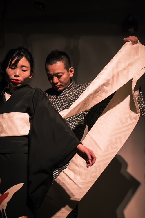 dirtyvonp: @kinokohajime tying Chuo @placedescordes during an awesome perf.Pics : @strictly-dirtyvon