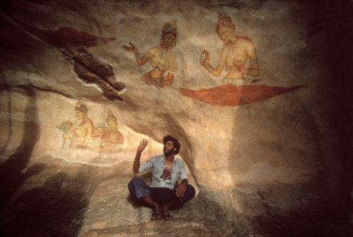 unrar: Sigiriya. Painting believed to date back to the 5th century, Sri Lanka, Bruno Barbey.