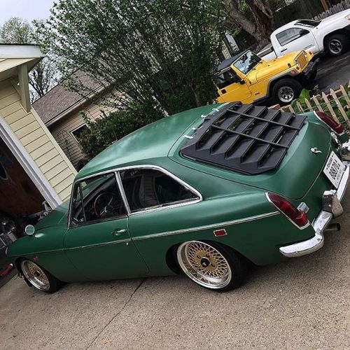 radracer: MG MGB GT