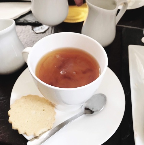 stillstudies: I had English tea at this English tea house in a small town in ENGLAND, so you could s